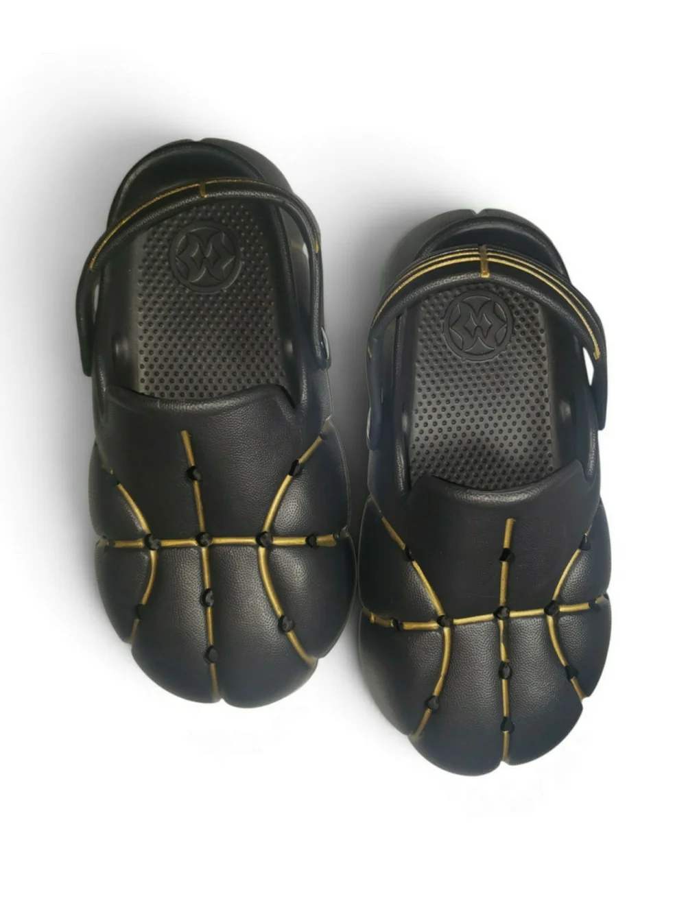 Big kids 2.5/3 clogs, slip on sandals summer beach shoes.